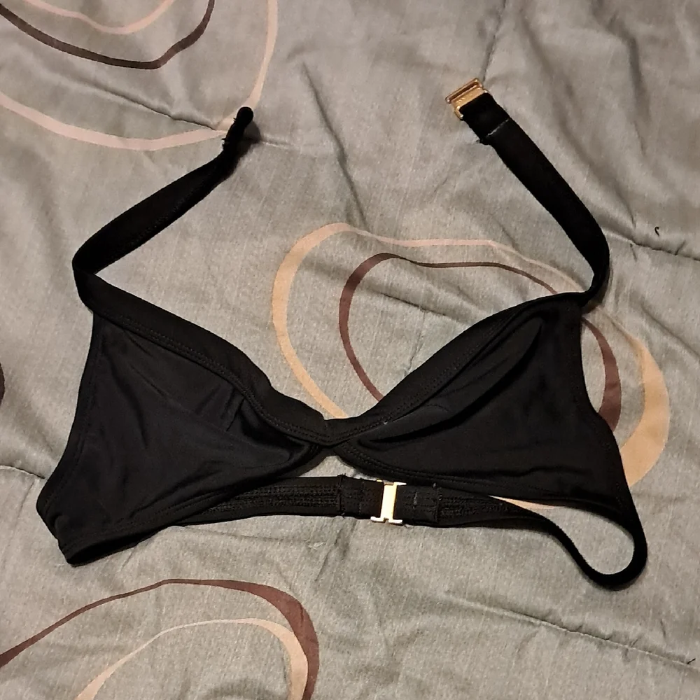 Bikini - Picture 1 of 4